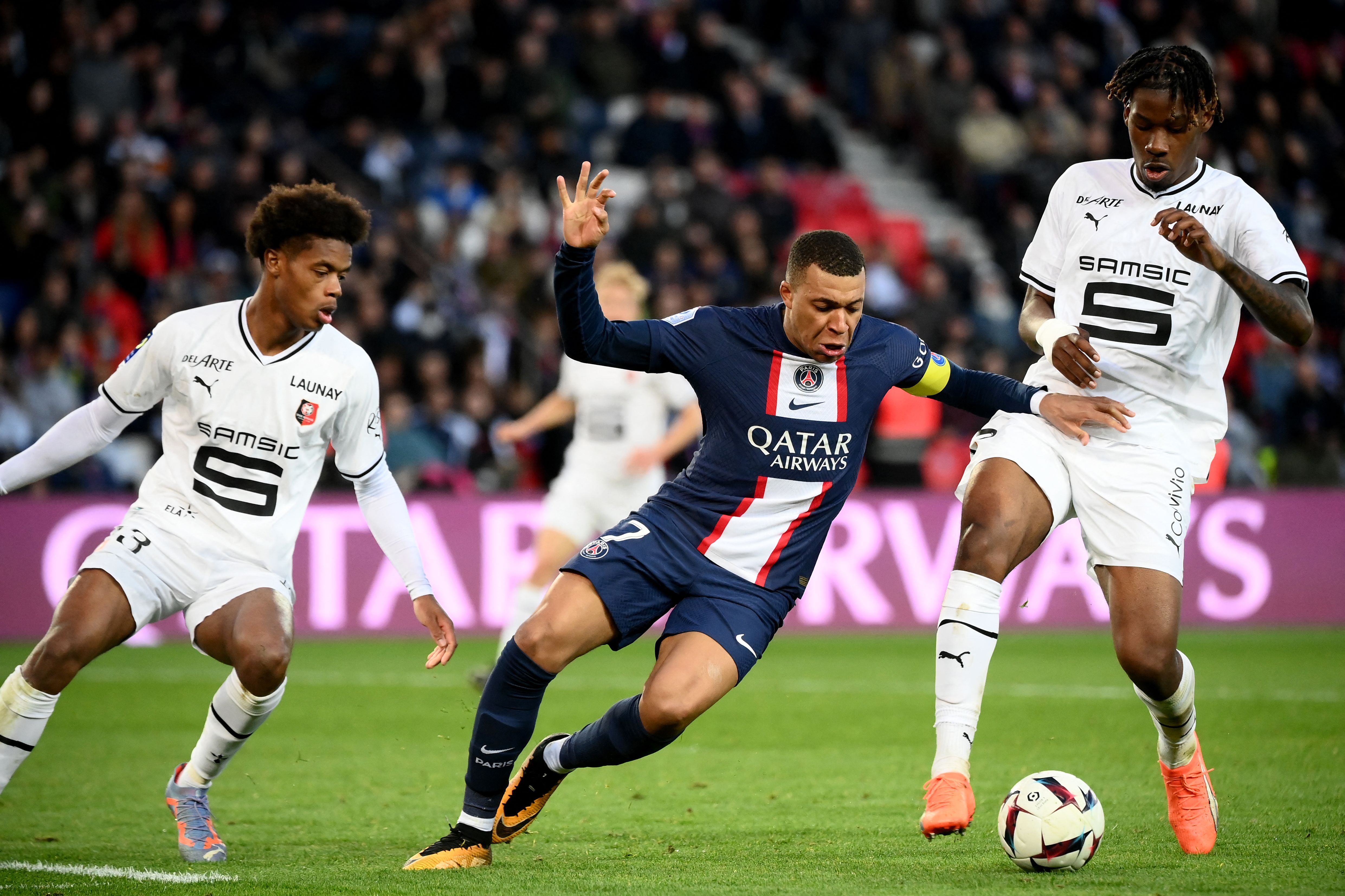 窗口期布莱顿调整名单以备法甲，完成体检环节打磨，震撼外界，阵容厚度经受考验(法甲布雷斯特)